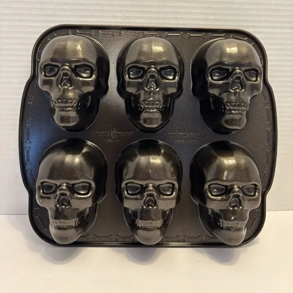 Nordic Ware 6 Mini Skull Cakelit Cast Aluminum Halloween Mold 5 Cups 1.18 Liter